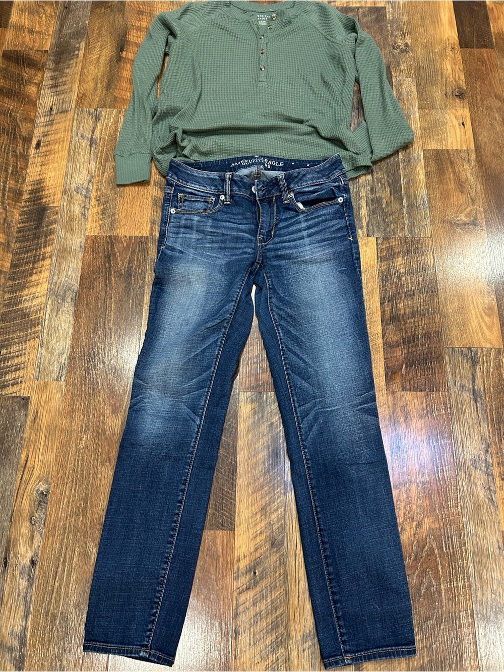 American Eagle Women’s Dark Wash Slim Straight Jeans - green thermal shirt bundl